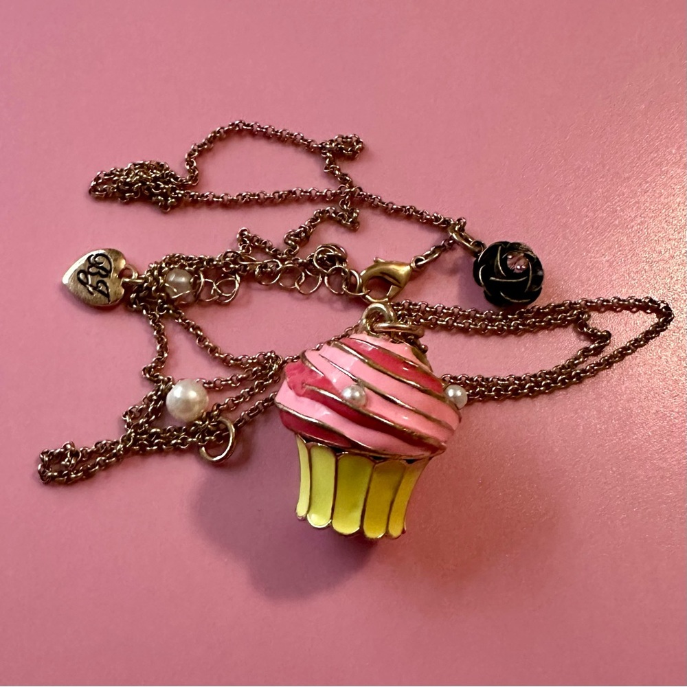 Betsey Johnson Vintage Trolls Cupcake Locket Charm Pendant Necklace